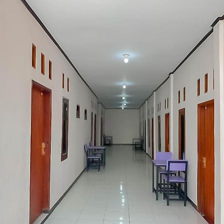 Reddoorz @ Jalan Ahmad Yani Karawang Exterior foto