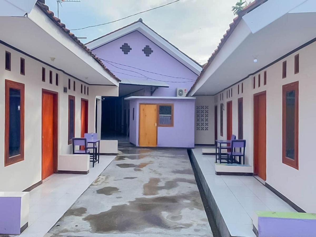 Reddoorz @ Jalan Ahmad Yani Karawang Exterior foto