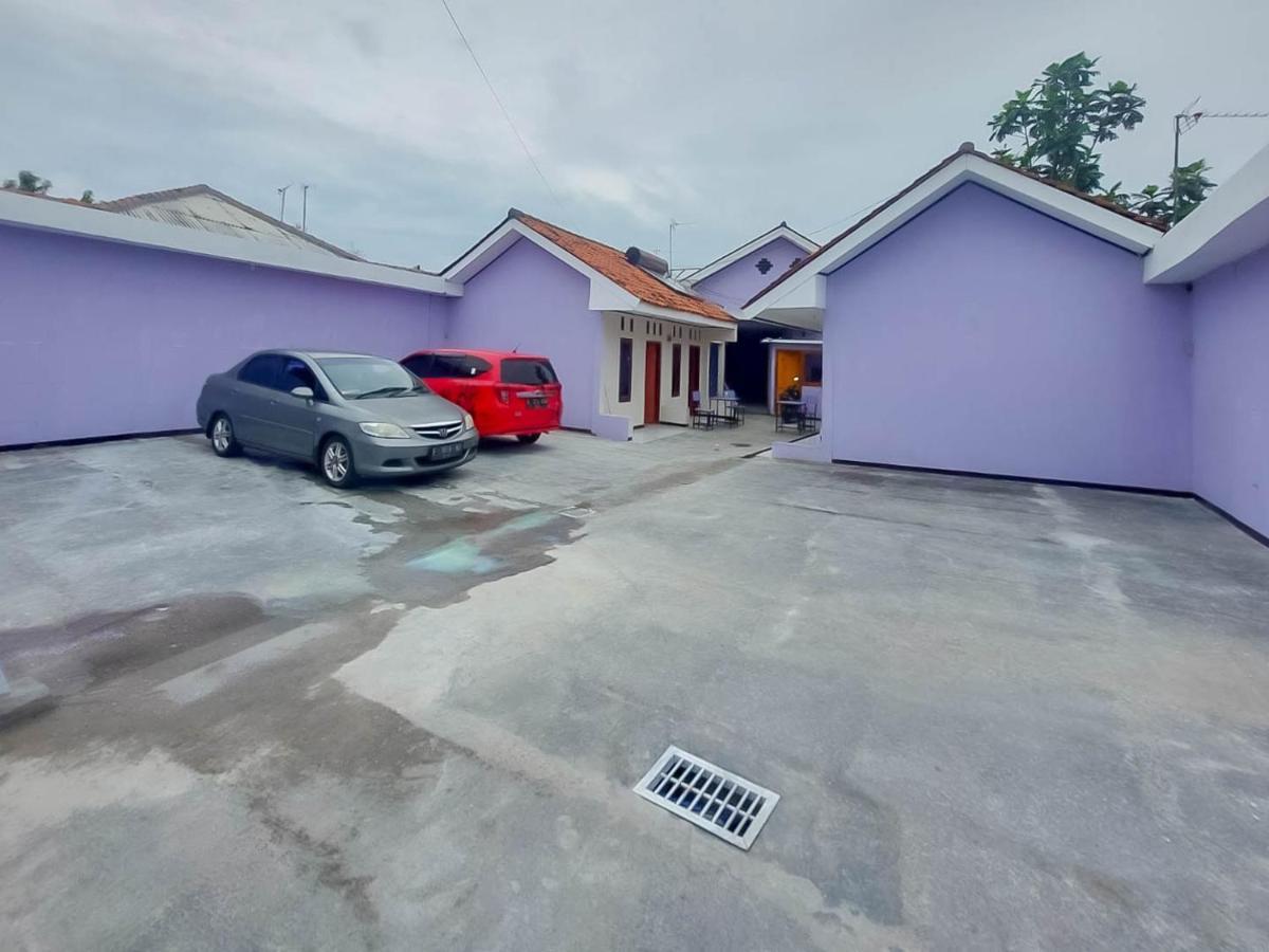 Reddoorz @ Jalan Ahmad Yani Karawang Exterior foto
